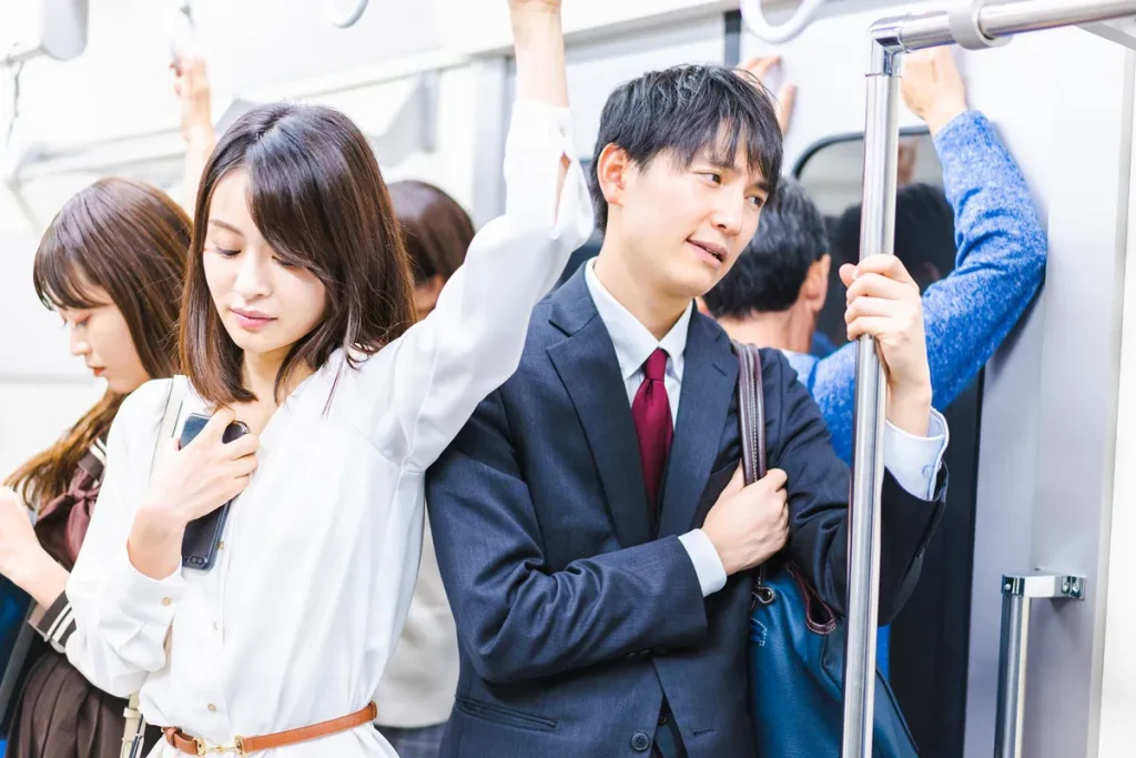 【マナー】「せき、くしゃみ」が初の1位　電車や駅での迷惑行為　コロナ影響か